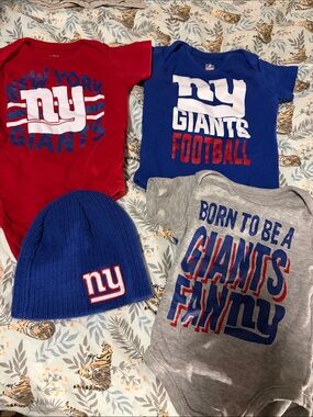 New York Giants Baby Bodysuit & Beanie Set - Red, Royal Blue, Gray - 3-6 months